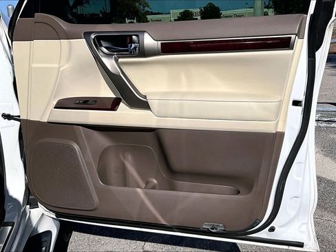 Used 2018 Lexus GX 460 Premium w/ Premium Package image 27