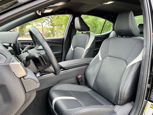 Used 2025 Toyota Camry SE w/ Convenience Package FWD image 22