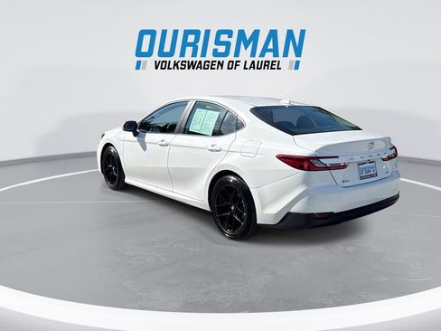 Used 2025 Toyota Camry LE FWD image 6