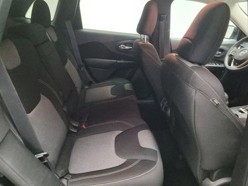 Used 2014 Jeep Cherokee Latitude w/ Cold Weather Group AWD/4WD image 19