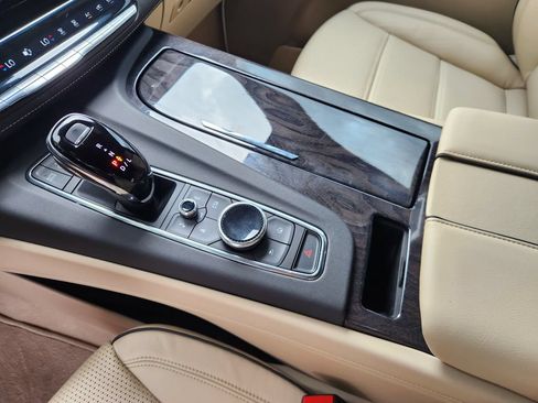 Used 2022 Cadillac Escalade Premium Luxury AWD/4WD image 18