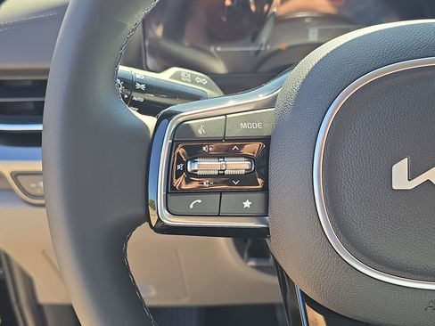 New 2026 Kia Carnival FWD image 30