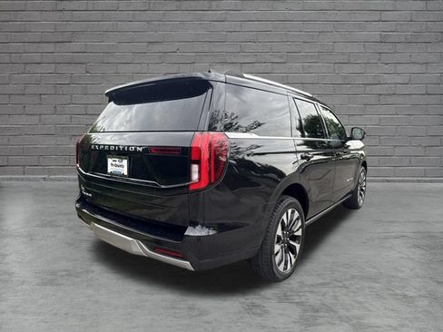 Used 2025 Ford Expedition Platinum w/ Driver's Package AWD/4WD image 6