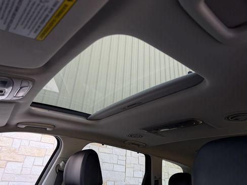 Used 2024 Kia Telluride EX w/ EX Captain's Chair Package FWD image 24