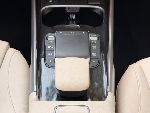 Used 2022 Mercedes-Benz GLB 250 image 16