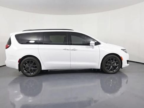 Used 2022 Chrysler Pacifica Limited w/ S Appearance Package AWD/4WD image 14