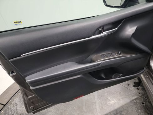 Used 2023 Toyota Camry SE image 13