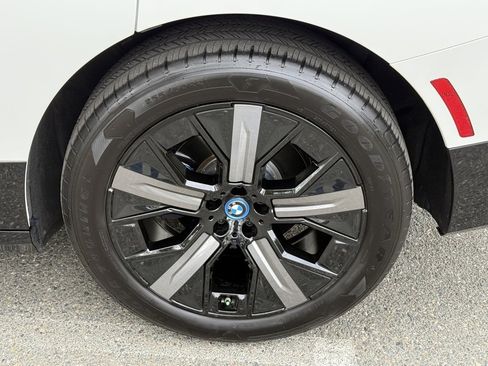 Used 2025 BMW iX xDrive50 image 17