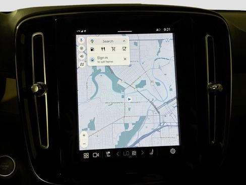 Certified 2023 Volvo XC40 B5 Plus w/ Climate Package image 13