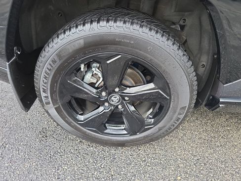 Used 2019 Toyota RAV4 XSE w/ XSE Weather Package AWD/4WD image 18