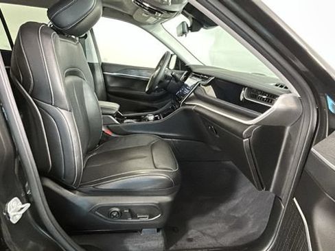 Used 2023 Jeep Grand Cherokee 4WD 4xe w/ Luxury Tech Group II image 31