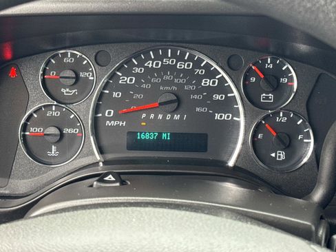 Used 2024 Chevrolet Express 2500 w/ Driver Convenience Package image 7