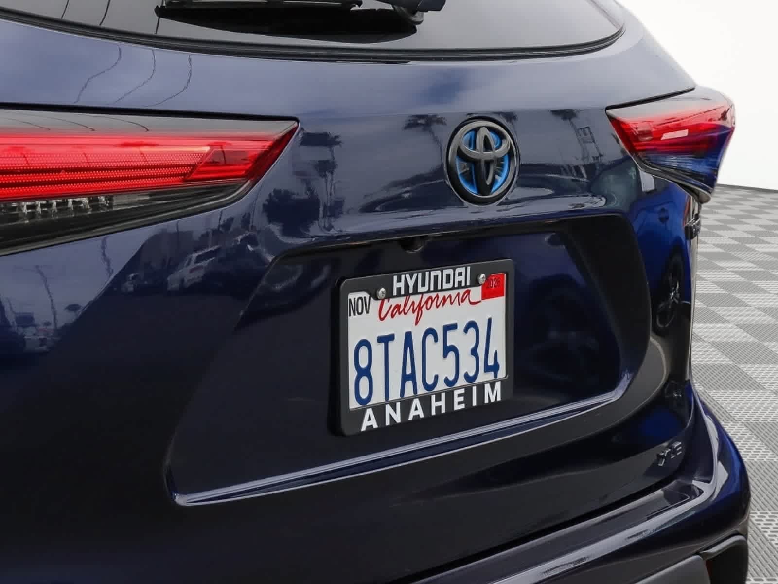Used 2021 Toyota Highlander XLE AWD/4WD image 12