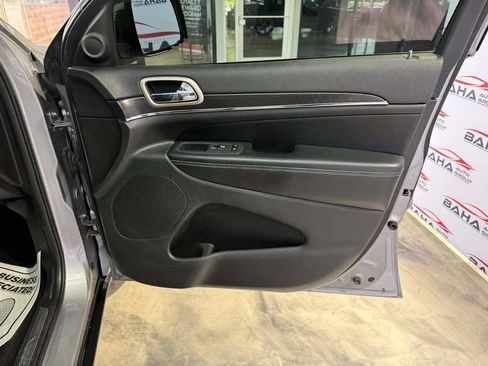Used 2017 Jeep Grand Cherokee Limited w/ Luxury Group II AWD/4WD image 43