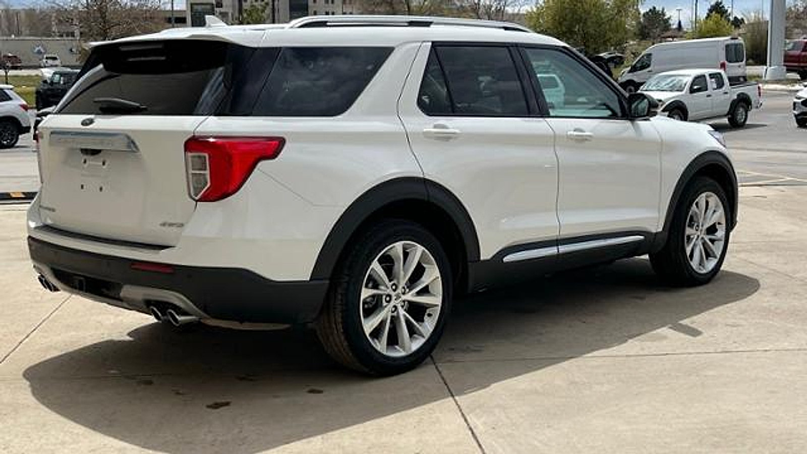 Used 2023 Ford Explorer Platinum w/ Technology Package AWD/4WD image 5