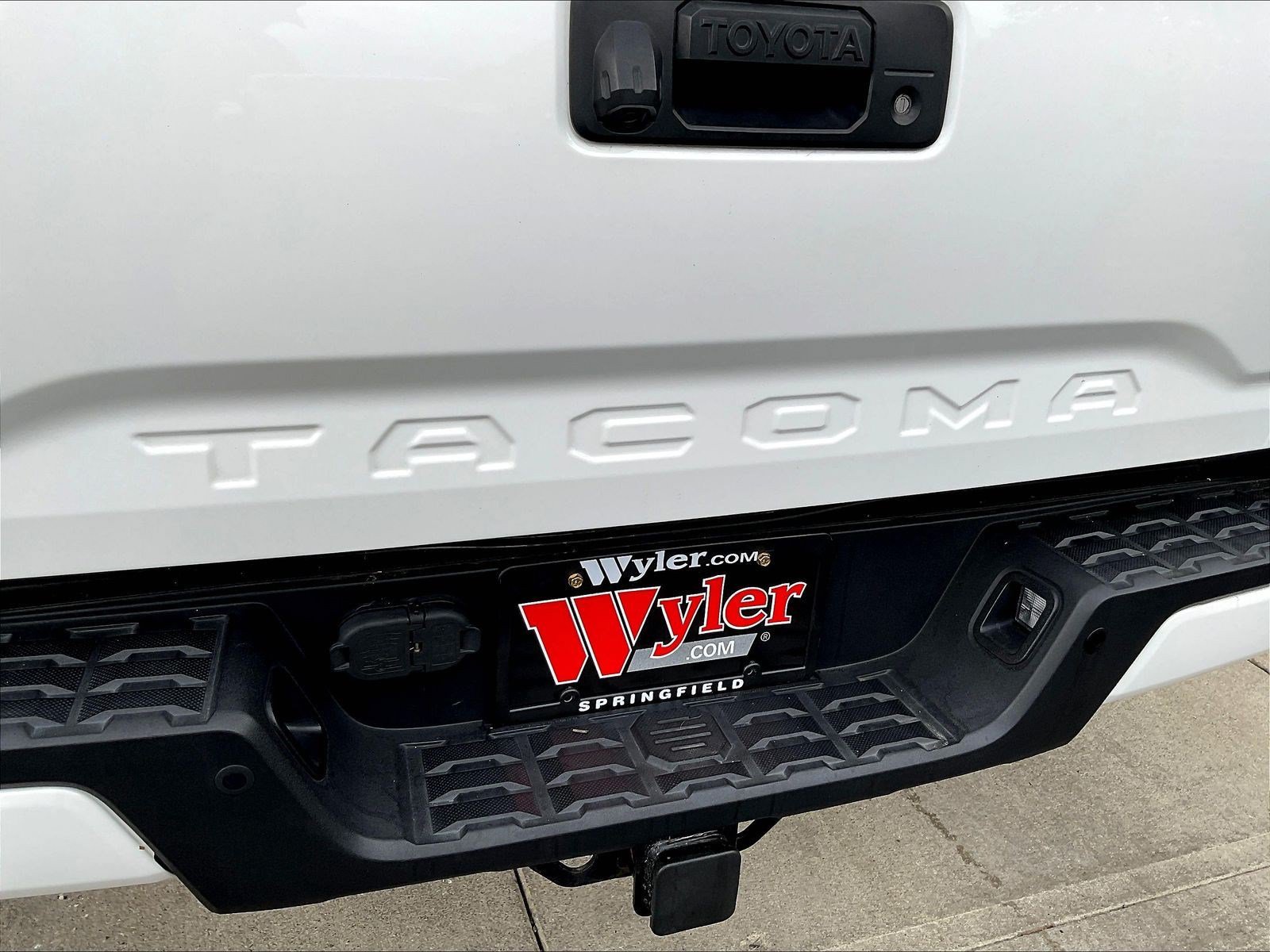 Used 2020 Toyota Tacoma TRD Off-Road w/ Technology Package AWD/4WD image 25