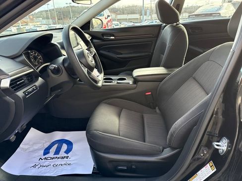 Used 2024 Nissan Altima 2.5 SV image 9