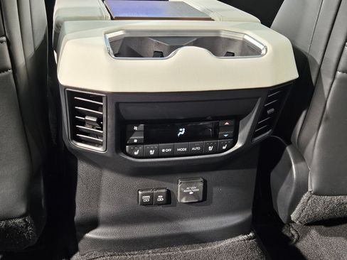 Used 2024 Toyota Sequoia Capstone AWD/4WD image 38