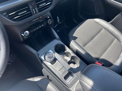 Certified 2025 Ford Escape SE FWD image 27