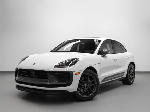Certified 2024 Porsche Macan Turbo AWD/4WD image 6