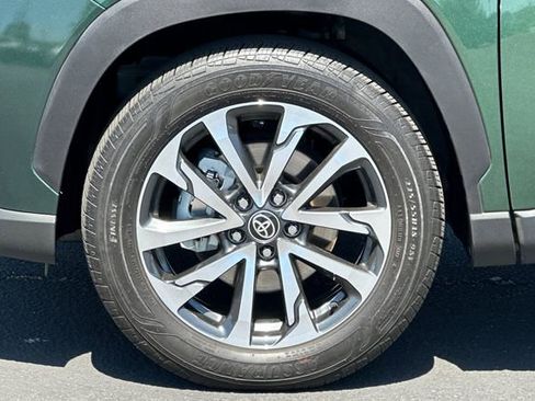 Certified 2022 Toyota Corolla Cross XLE FWD image 31