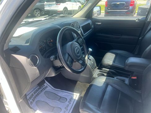 Used 2016 Jeep Patriot High Altitude FWD image 17