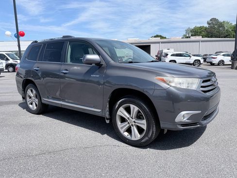 Used 2013 Toyota Highlander Limited FWD image 2