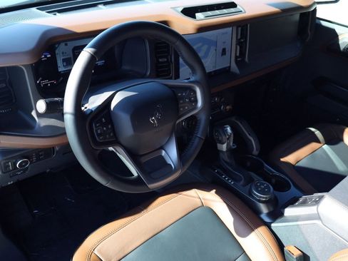 Used 2024 Ford Bronco Outer Banks image 4