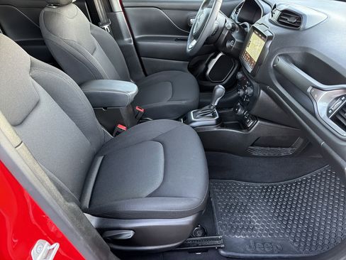 Used 2023 Jeep Renegade Latitude image 14