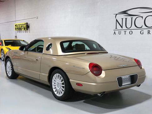 Used 2005 Ford Thunderbird image 26
