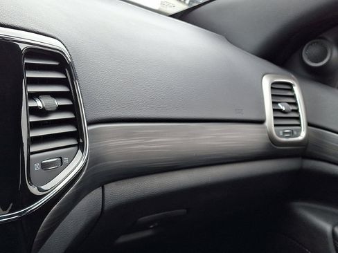 Used 2022 Jeep Grand Cherokee Laredo X image 31