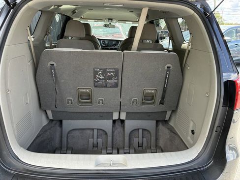 Used 2016 Kia Sedona LX w/ LX Convenience Package FWD image 17