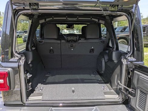 New 2026 Jeep Wrangler Unlimited Rubicon AWD/4WD image 12