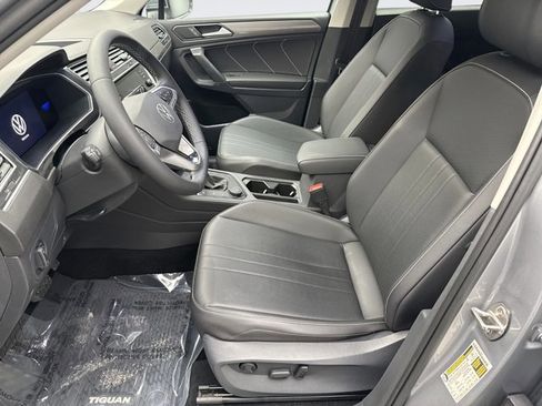 Used 2022 Volkswagen Tiguan SE image 11