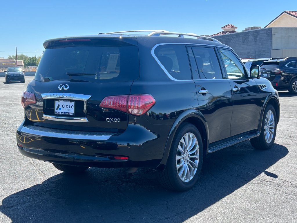 Used 2017 INFINITI QX80 4WD w/ Deluxe Technology Package image 3