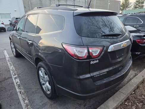 Used 2017 Chevrolet Traverse LT w/ Style and Technology Package image 6