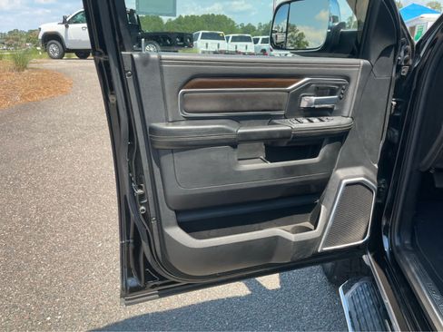 Used 2022 RAM 2500 Laramie AWD/4WD image 10