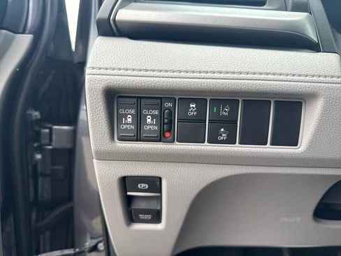 Used 2018 Honda Odyssey EX image 23