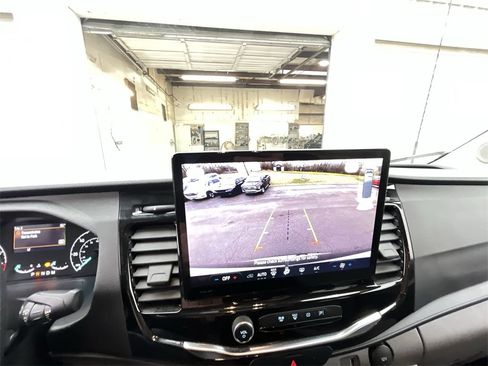 Used 2024 Ford Transit 350 XLT image 17