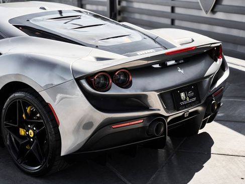 Used 2020 Ferrari F8 Tributo image 11