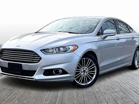 Used 2015 Ford Fusion SE w/ Equipment Group 202A FWD image 3