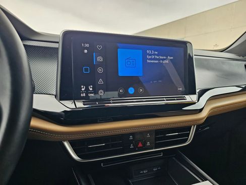 Certified 2024 Volkswagen Atlas Cross Sport SEL R-Line AWD/4WD image 18