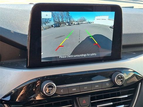 Used 2022 Ford Escape SE w/ SE Sport Appearance Package image 17