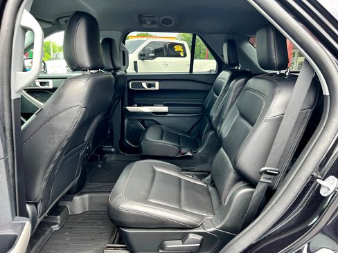 Used 2023 Ford Explorer XLT w/ Equipment Group 202A image 18