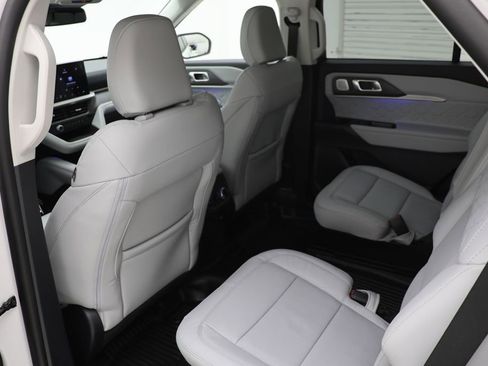 Used 2026 Ford Explorer Platinum w/ LUX Leather Package AWD/4WD image 11