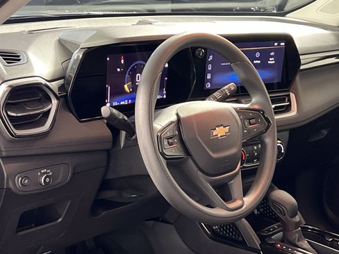 Used 2024 Chevrolet TrailBlazer LS AWD/4WD image 16