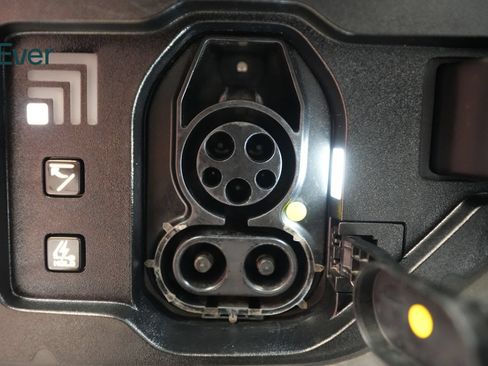 Used 2024 Kia EV9 Land AWD/4WD image 10