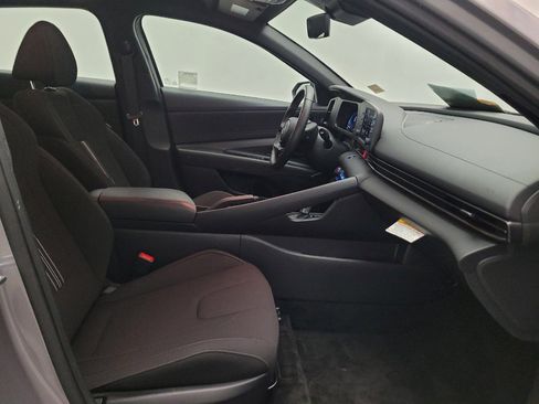 Used 2025 Hyundai Elantra Sport FWD image 21