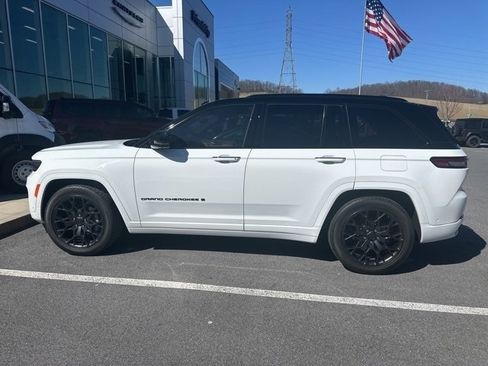 Used 2025 Jeep Grand Cherokee Summit image 20