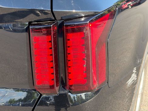 Used 2022 Kia Sorento LX FWD image 11